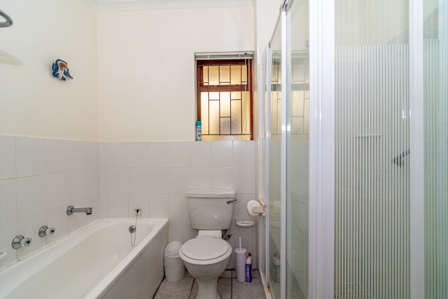To Let 1 Bedroom Property for Rent in Northcliff Western Cape